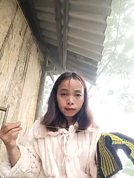 Snapshot of Nguyet2k4 chatting on 12-15-25, 01:21 Nguyet2k4 online show from 12-15-25, 01:21