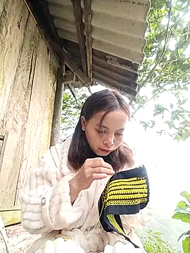 Snapshot of Nguyet2k4 chatting on 12-16-25, 01:54 Nguyet2k4 online show from 12-16-25, 01:54