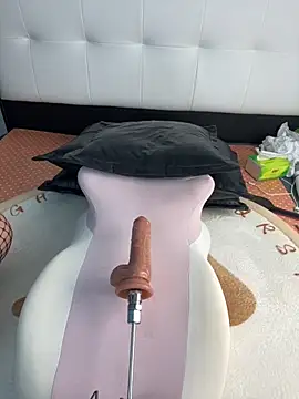 Snapshot of youzi33 chatting on 11-24-25, 11:10 youzi33 online show from 11-24-25, 11:10