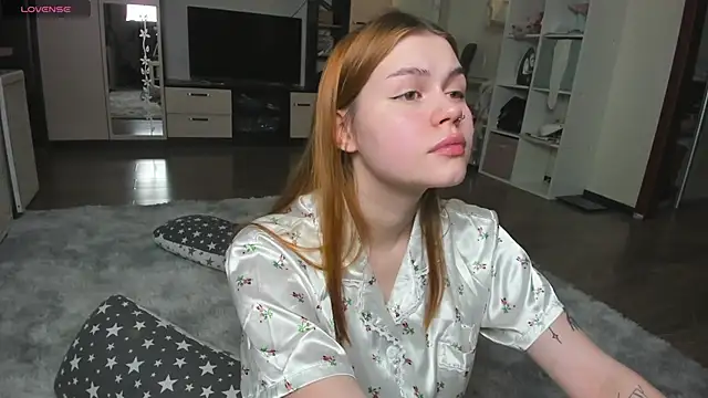 Snapshot of HeatherNextDoor chatting on 11-05-25, 03:06 HeatherNextDoor online show from 11-05-25, 03:06