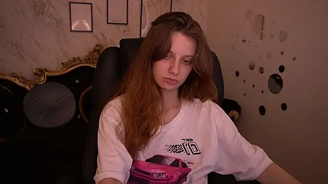 Snapshot of CuteeFoxy chatting on 05-27-26, 12:35 CuteeFoxy online show from 05-27-26, 12:35