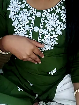 Snapshot of Varsh_rani1 chatting on 10-15-25, 06:24 Varsh rani1 online show from 10-15-25, 06:24