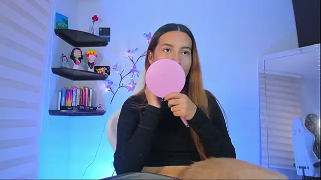 Snapshot of kittyrush_ chatting on 11-28-25, 07:00 kittyrush online show from 11-28-25, 07:00