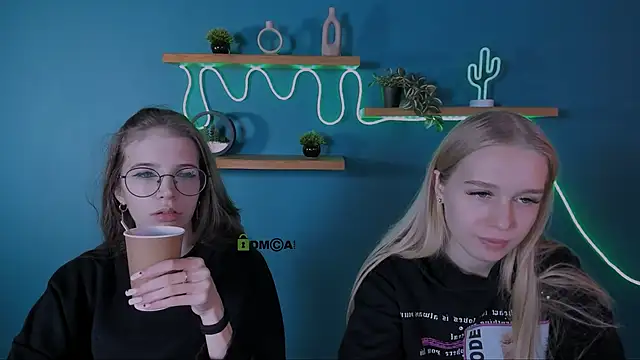 lulu fly  online show from 10-24-25, 08:33