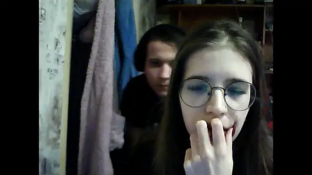 lulu fly  online show from 12-17-25, 08:20