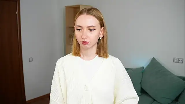 Snapshot of BereniceThull chatting on 10-23-25, 06:02 BereniceThull online show from 10-23-25, 06:02