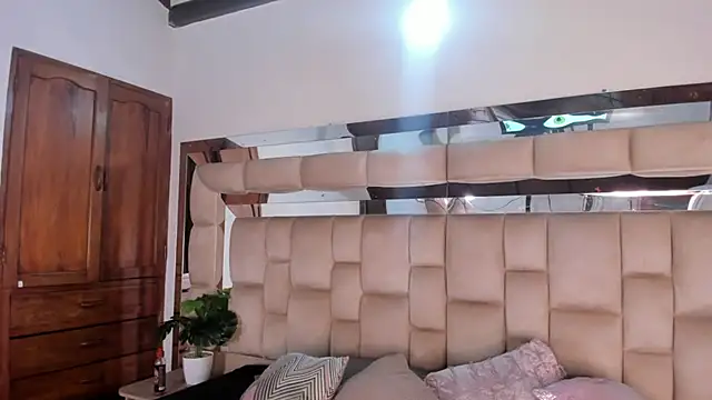 Hanna Garciia online show from 10-29-25, 08:21