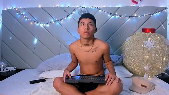 little kris1 online show from 11-25-25, 01:11