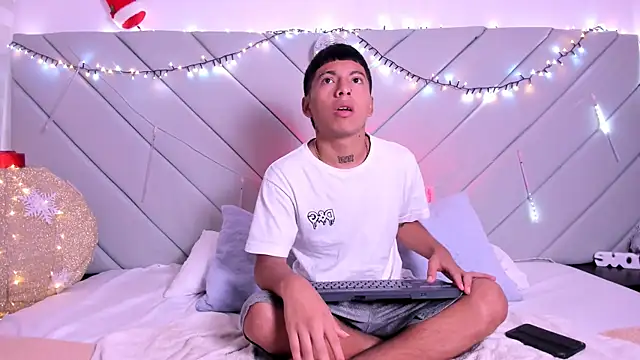 little kris1 online show from 12-04-25, 12:36