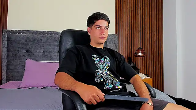 Snapshot of Apolo_moon18 chatting on 10-14-25, 08:53 Apolo moon18 online show from 10-14-25, 08:53