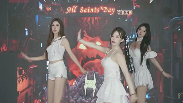 Snapshot of Wily-07 chatting on 10-30-25, 11:49 Wily-07 online show from 10-30-25, 11:49