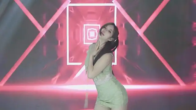 Snapshot of Wily-07 chatting on 11-25-25, 11:27 Wily-07 online show from 11-25-25, 11:27