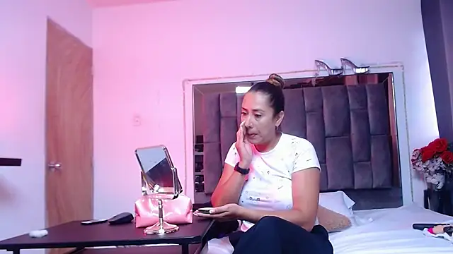 Snapshot of Salmma_Milf chatting on 05-11-26, 11:38 Salmma Milf online show from 05-11-26, 11:38