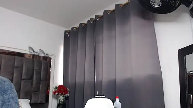 Snapshot of Salmma_Milf chatting on 06-25-26, 11:48 Salmma Milf online show from 06-25-26, 11:48