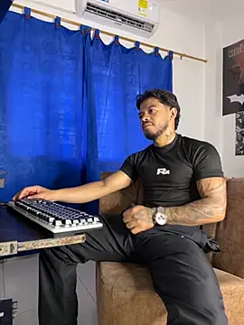 Kylian Alessandro online show from 10-25-25, 06:13