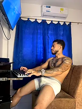 Kylian Alessandro online show from 11-30-25, 04:33