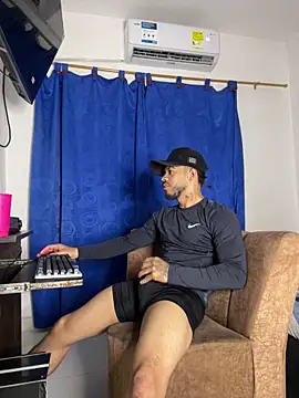 Kylian Alessandro online show from 12-15-25, 09:46