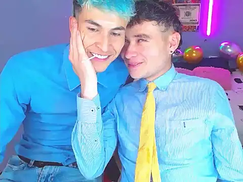 Snapshot of Latin_boysxxxx chatting on 10-15-25, 12:33 Latin boysxxxx online show from 10-15-25, 12:33