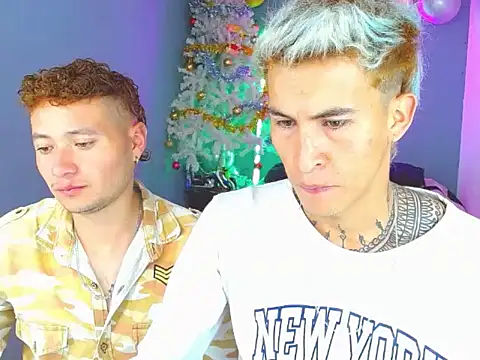 Snapshot of Latin_boysxxxx chatting on 11-06-25, 12:22 Latin boysxxxx online show from 11-06-25, 12:22