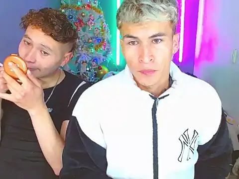 Snapshot of Latin_boysxxxx chatting on 11-08-25, 01:17 Latin boysxxxx online show from 11-08-25, 01:17