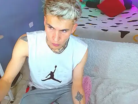 Snapshot of Latin_boysxxxx chatting on 11-10-25, 03:49 Latin boysxxxx online show from 11-10-25, 03:49