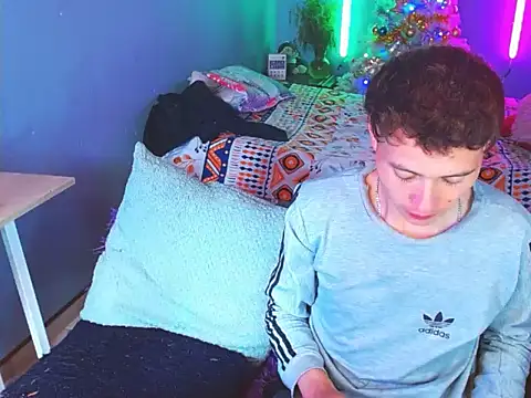 Snapshot of Latin_boysxxxx chatting on 12-15-25, 09:08 Latin boysxxxx online show from 12-15-25, 09:08