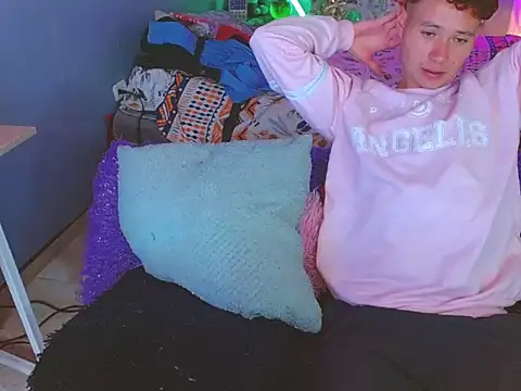 Snapshot of Latin_boysxxxx chatting on 12-16-25, 07:08 Latin boysxxxx online show from 12-16-25, 07:08