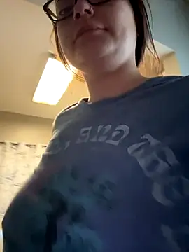 Snapshot of honeygirlox chatting on 11-06-25, 01:34 honeygirlox online show from 11-06-25, 01:34