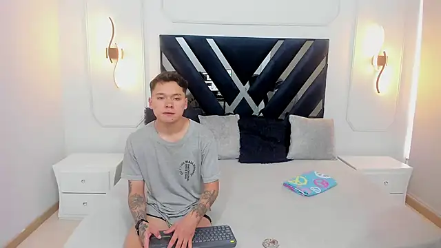 AnnieAndLeandro online show from 11-13-25, 07:57