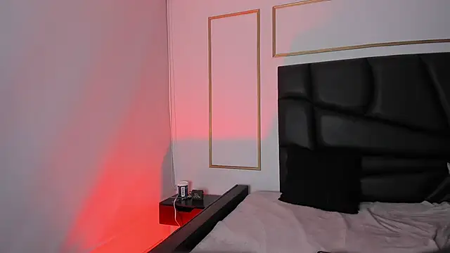 AnnieAndLeandro online show from 03-26-26, 10:04