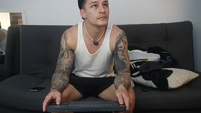 Snapshot of Dominick_walker chatting on 01-14-26, 10:36 Dominick walker online show from 01-14-26, 10:36