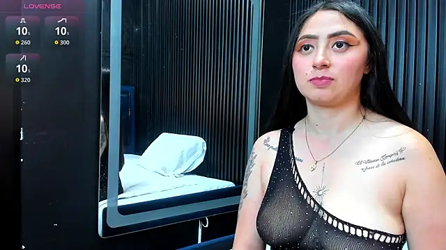 JuliethCruz  online show from 11-05-25, 05:02