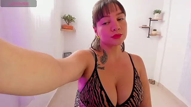 Saraarouusee online show from 11-10-25, 02:49