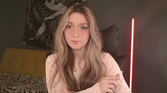 Snapshot of BellaSink chatting on 05-18-26, 11:32 BellaSink online show from 05-18-26, 11:32