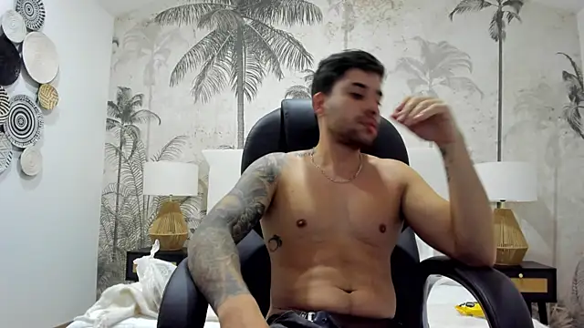 Snapshot of Mike_montoya01 chatting on 10-15-25, 05:07 Mike montoya01 online show from 10-15-25, 05:07