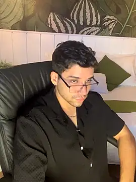 Snapshot of Mike_montoya01 chatting on 10-24-25, 01:46 Mike montoya01 online show from 10-24-25, 01:46