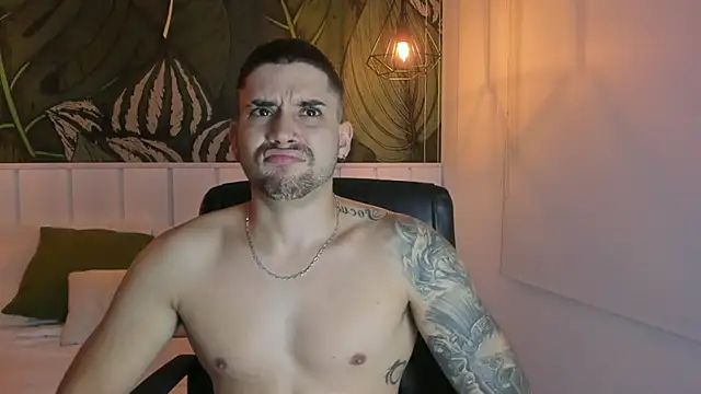 Snapshot of Mike_montoya01 chatting on 11-20-25, 05:07 Mike montoya01 online show from 11-20-25, 05:07