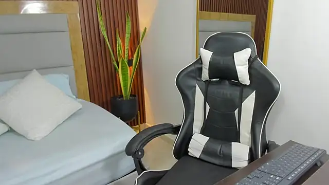 briana titsworth online show from 11-20-25, 02:23