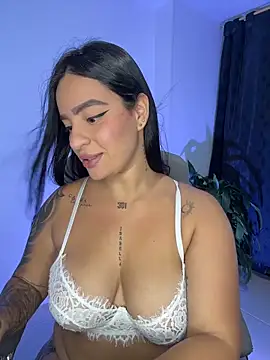 Snapshot of Emily_Kurth23 chatting on 11-26-25, 11:06 Emily Kurth23 online show from 11-26-25, 11:06