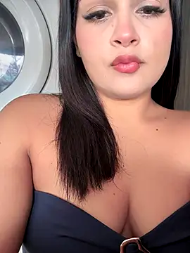 Snapshot of Lucianacuoper chatting on 11-15-25, 06:59 Lucianacuoper online show from 11-15-25, 06:59