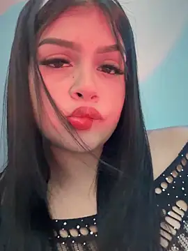 Snapshot of Lucianacuoper chatting on 11-27-25, 05:37 Lucianacuoper online show from 11-27-25, 05:37