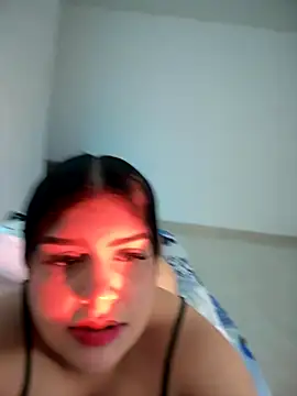 Snapshot of Lucianacuoper chatting on 12-04-25, 04:38 Lucianacuoper online show from 12-04-25, 04:38