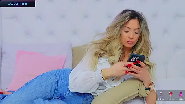 Snapshot of AriannaSins chatting on 12-21-24, 05:07 AriannaSins online show from 12-21-24, 05:07