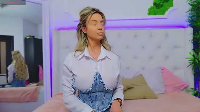 Snapshot of AriannaSins chatting on 01-16-25, 01:47 AriannaSins online show from 01-16-25, 01:47