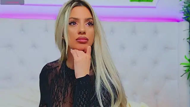 Snapshot of AriannaSins chatting on 01-27-25, 10:16 AriannaSins online show from 01-27-25, 10:16