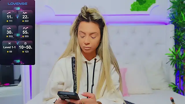 Snapshot of AriannaSins chatting on 02-03-25, 01:30 AriannaSins online show from 02-03-25, 01:30