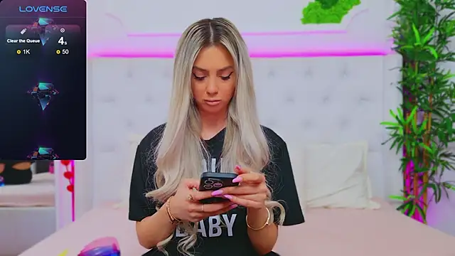 Snapshot of AriannaSins chatting on 02-13-25, 02:42 AriannaSins online show from 02-13-25, 02:42