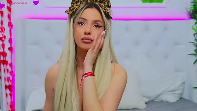 Snapshot of AriannaSins chatting on 03-12-25, 04:46 AriannaSins online show from 03-12-25, 04:46