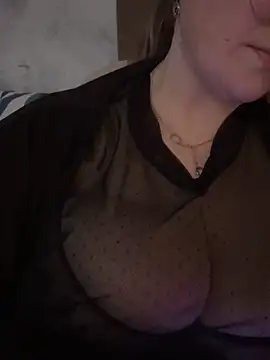 Snapshot of Curvy__Goddess chatting on 10-25-25, 05:08 Curvy Goddess online show from 10-25-25, 05:08