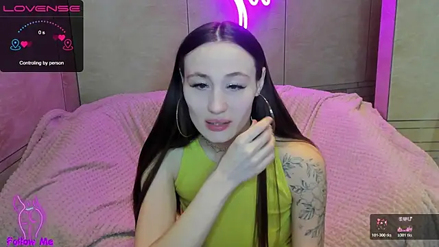 Snapshot of honeybuns_lizzy chatting on 04-19-26, 01:21 honeybuns lizzy online show from 04-19-26, 01:21
